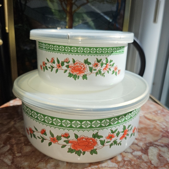 Vintage Other - Vintage Enamelware Nesting Bowls